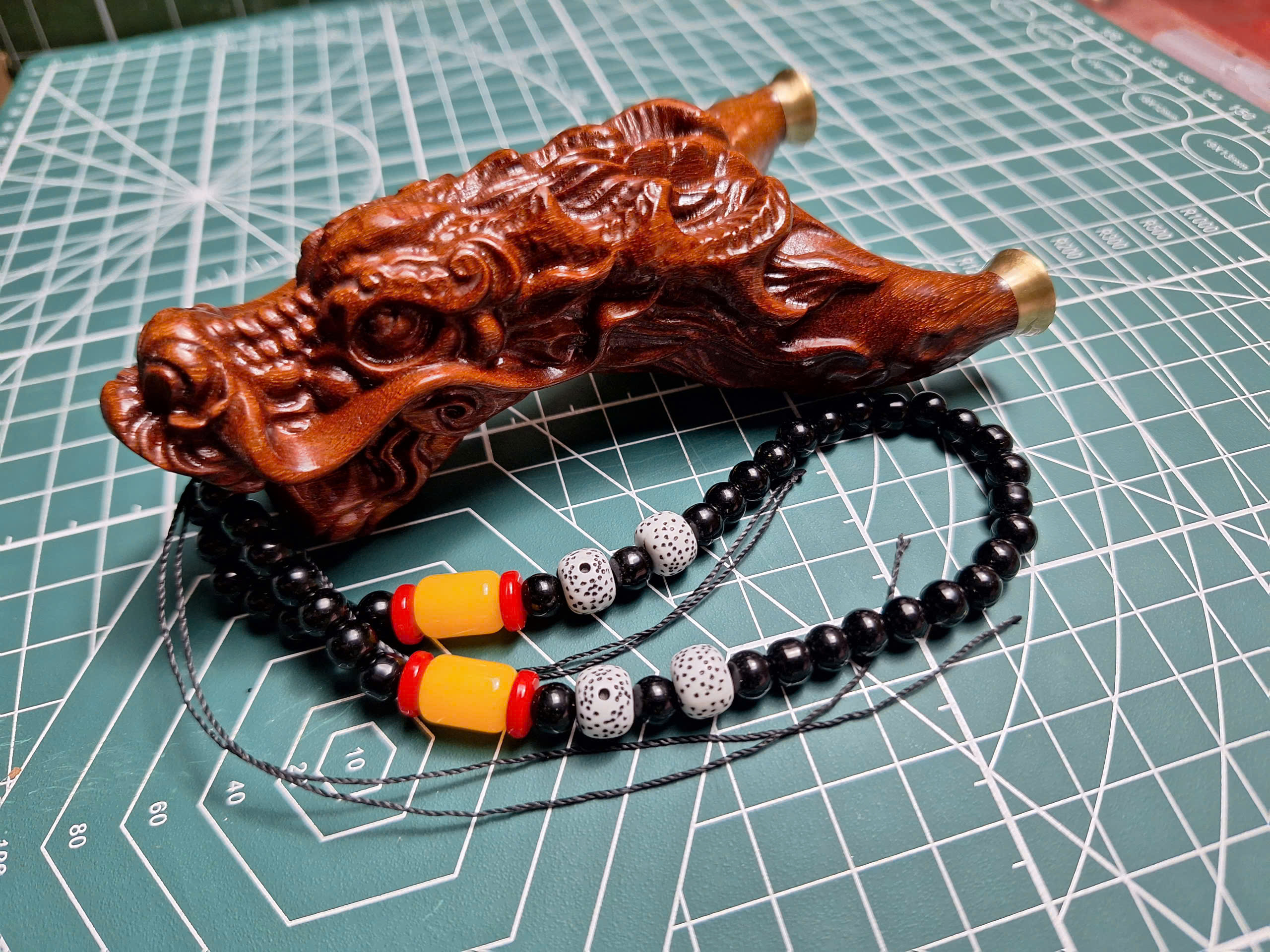 ná cao su gỗ cẩm lai điêu khắc rồng 4 ná cao su gỗ cẩm lai điêu khắc rồng