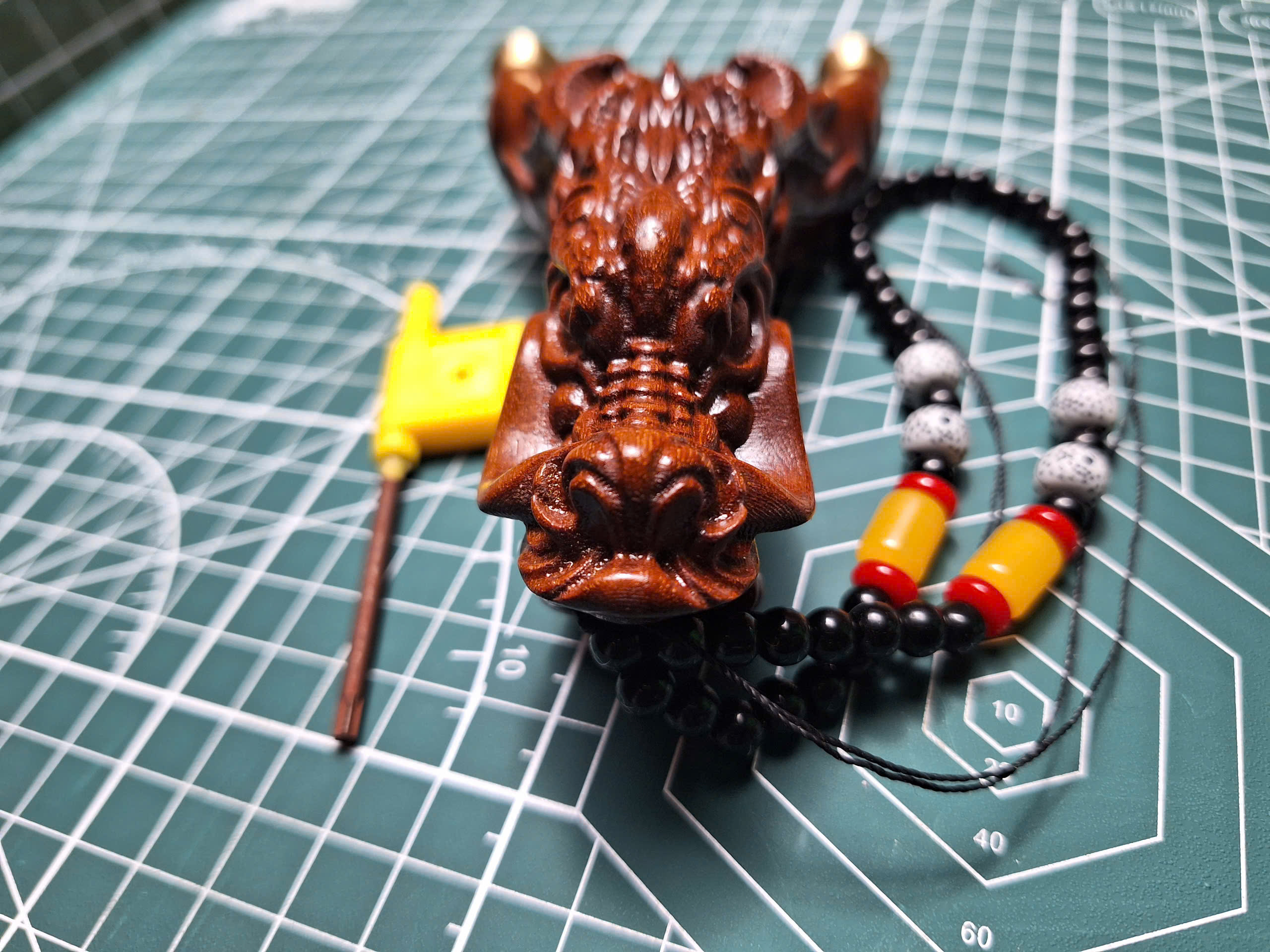 ná cao su gỗ cẩm lai điêu khắc rồng 5 ná cao su gỗ cẩm lai điêu khắc rồng