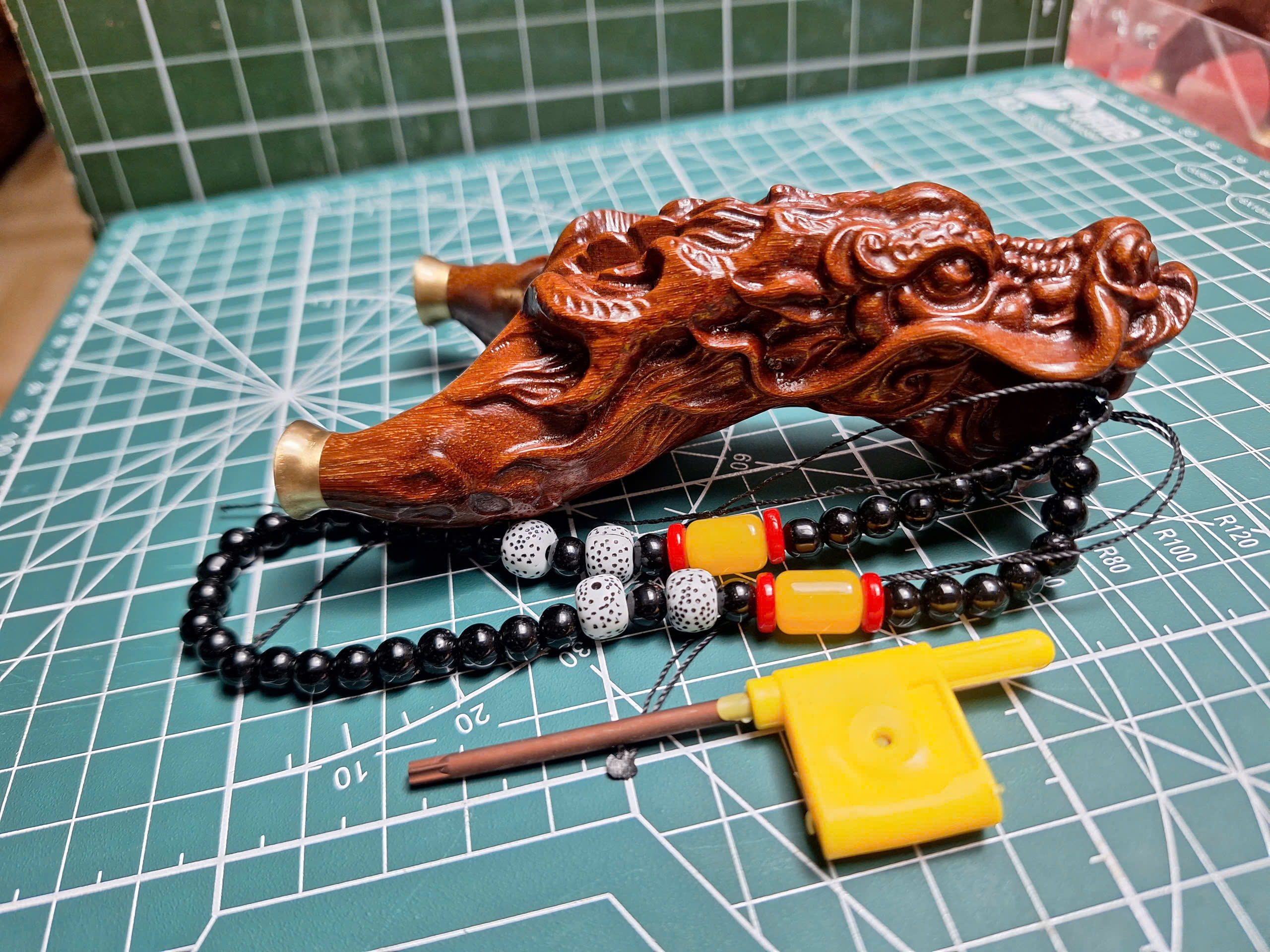 ná cao su gỗ cẩm lai điêu khắc rồng ná cao su gỗ cẩm lai điêu khắc rồng